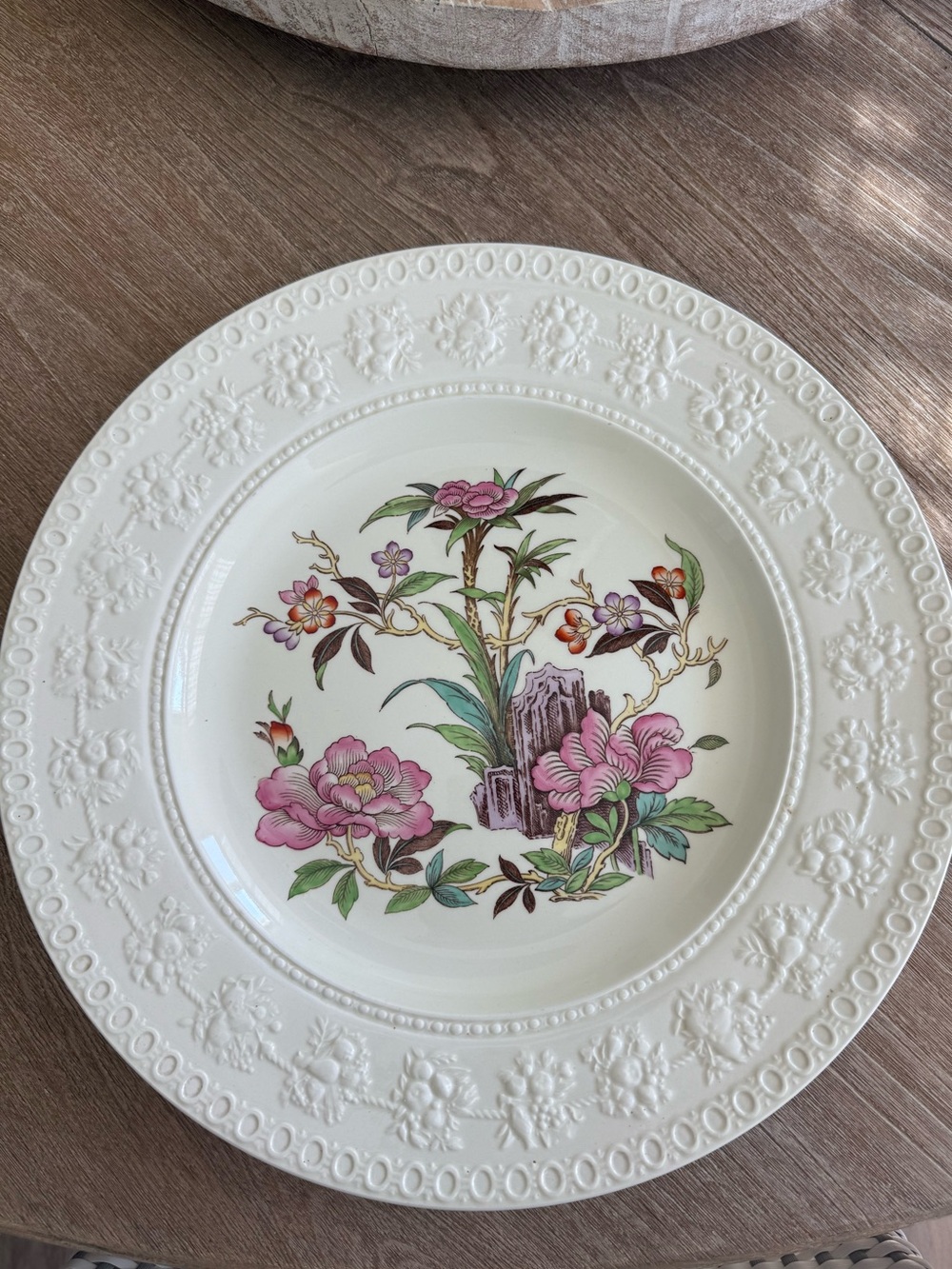 Wedgwood Nankin Wellesley Chop Plate {Pink/Green on creamware}